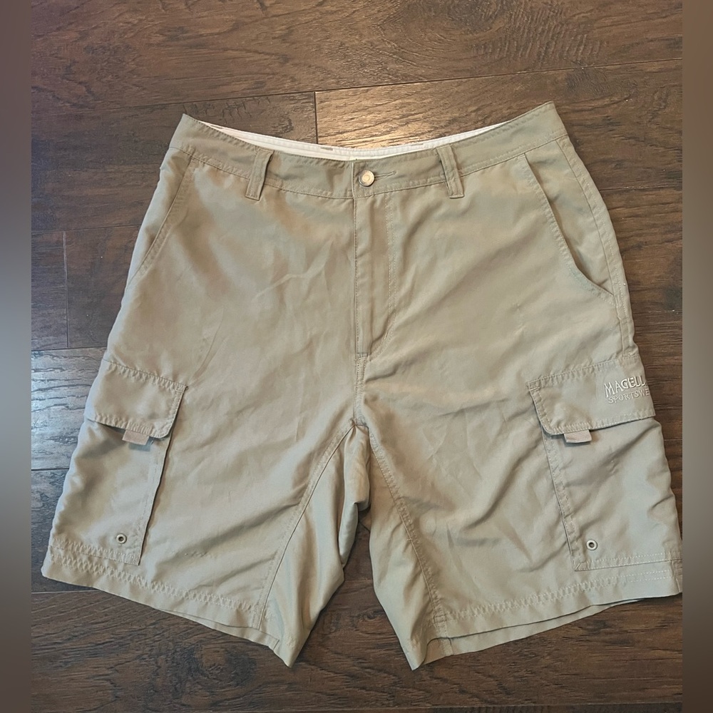 Magellan Outdoors Men's Khaki Cargo Shorts Size 34 Waist